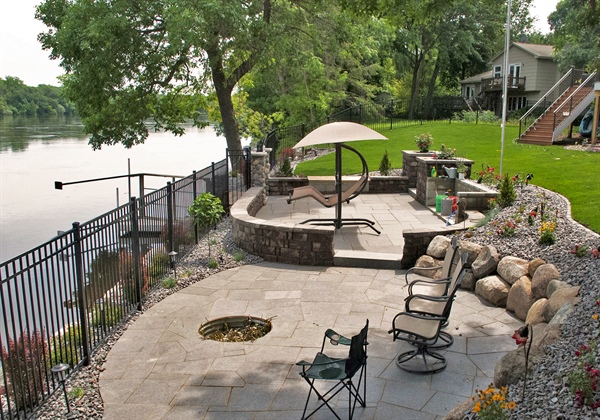 Designing an Outdoor Living Room for All Seasons: Heating, Shading, & More