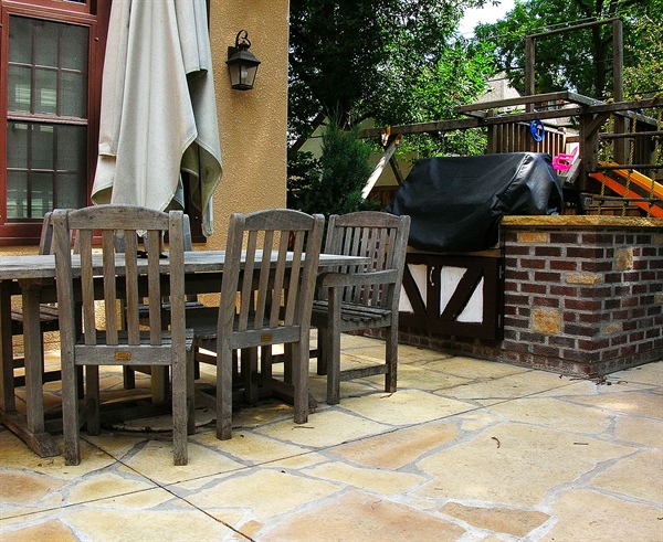 Designing a Patio for Outdoor Entertainment: Layout, Lighting, & More