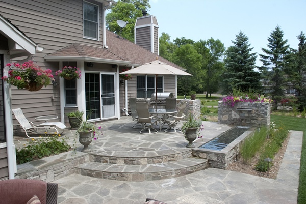 Key Layout Considerations for Efficient Outdoor Kitchens