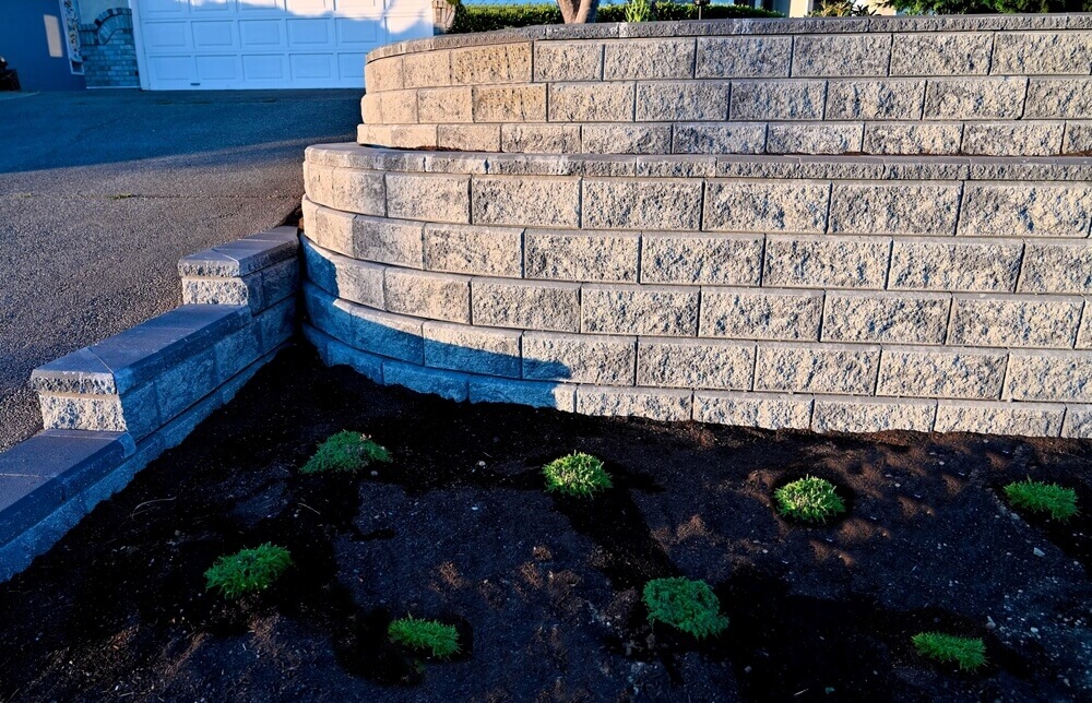 curved vs. straight retaining walls